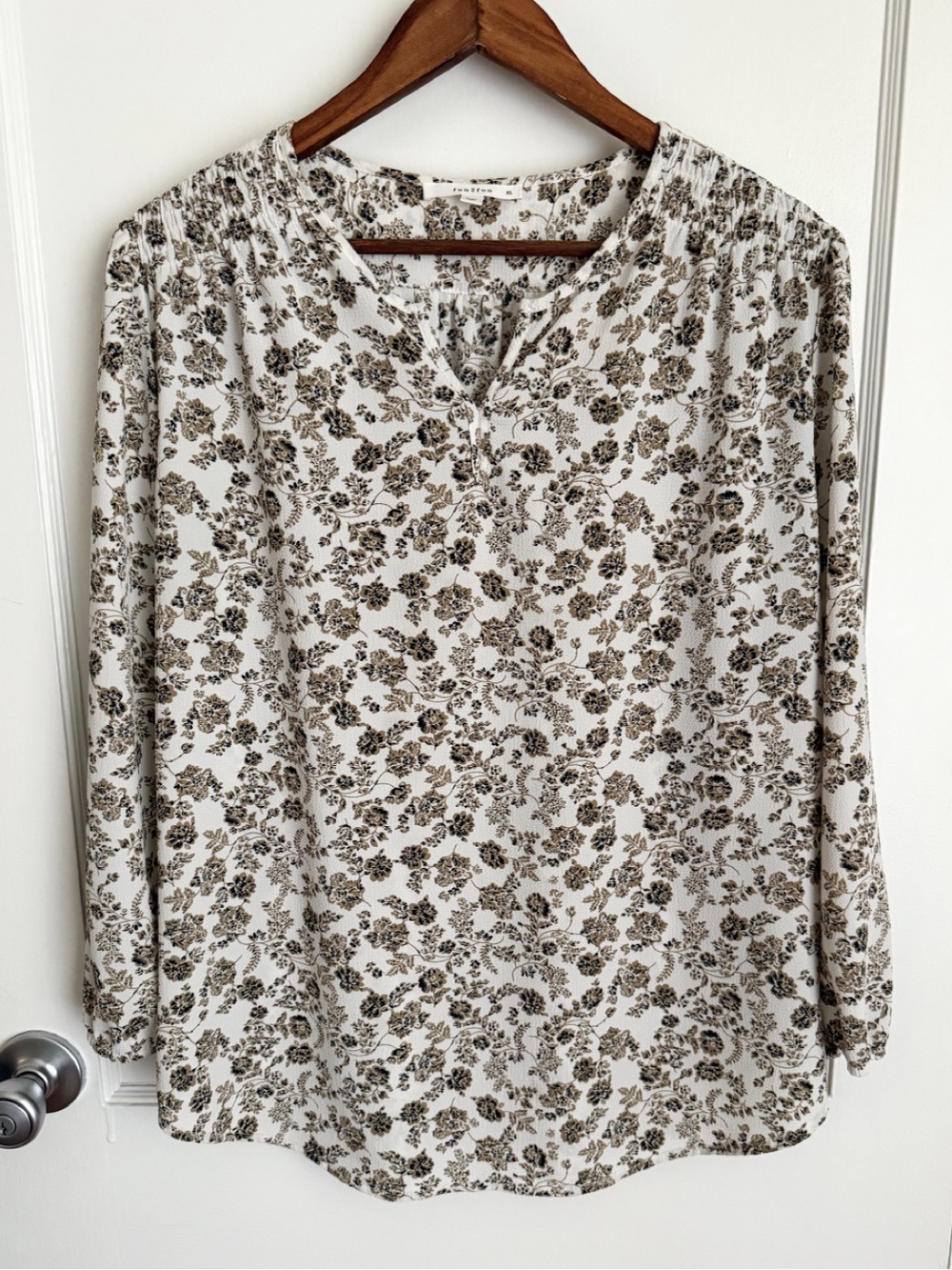 fun 2 fun Cream Floral Split-Neck Blouse